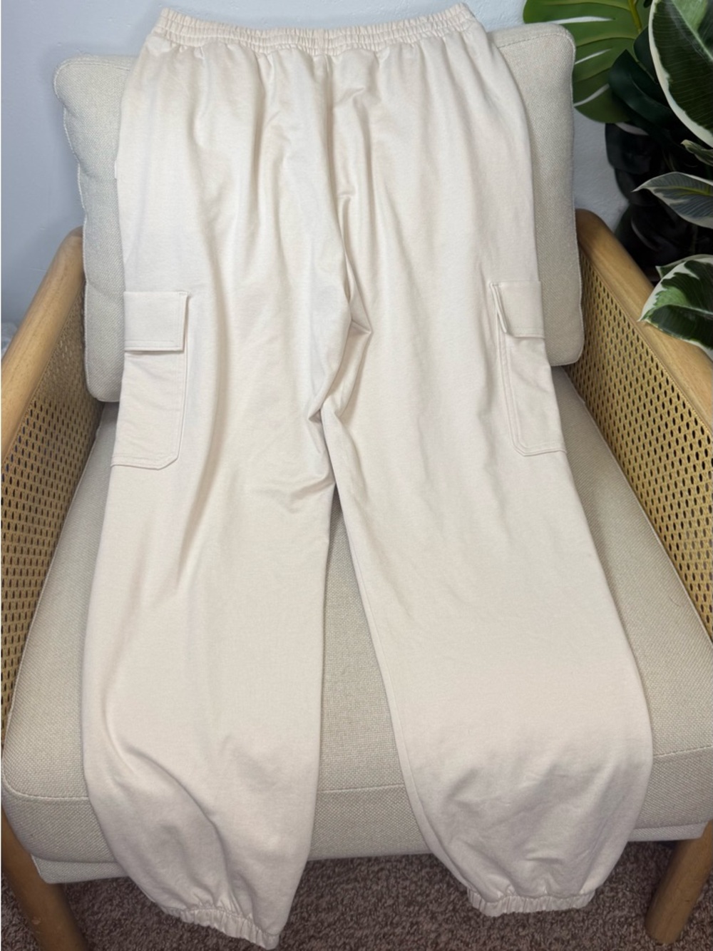 Vuori Boyfriend Cargo Jogger 26" Size small - Picture 5 of 6